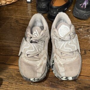 Nike Kids Sneakers in Gray and Black